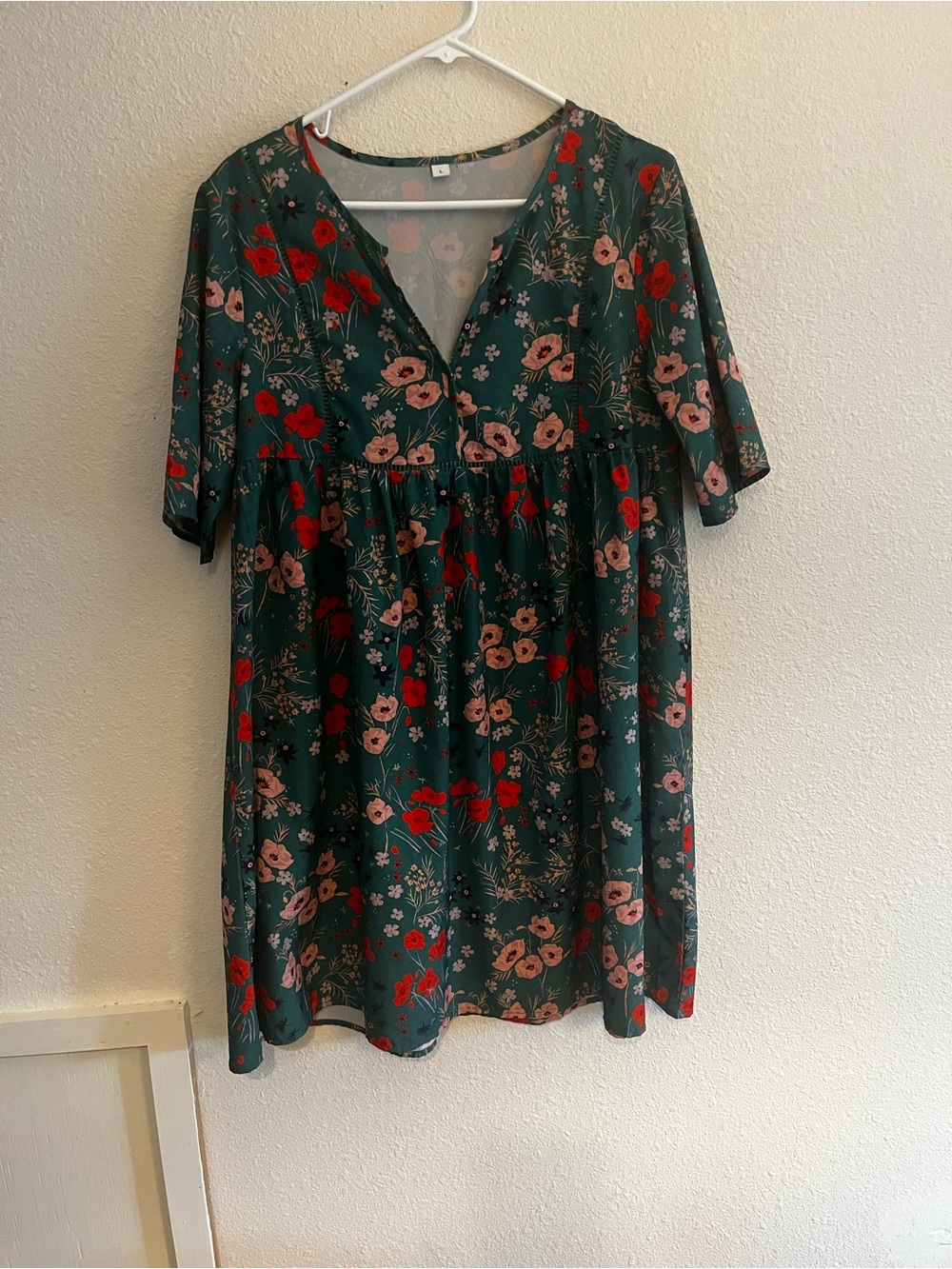 Women’s Floral V-Neck Green Midi Dress. Size L